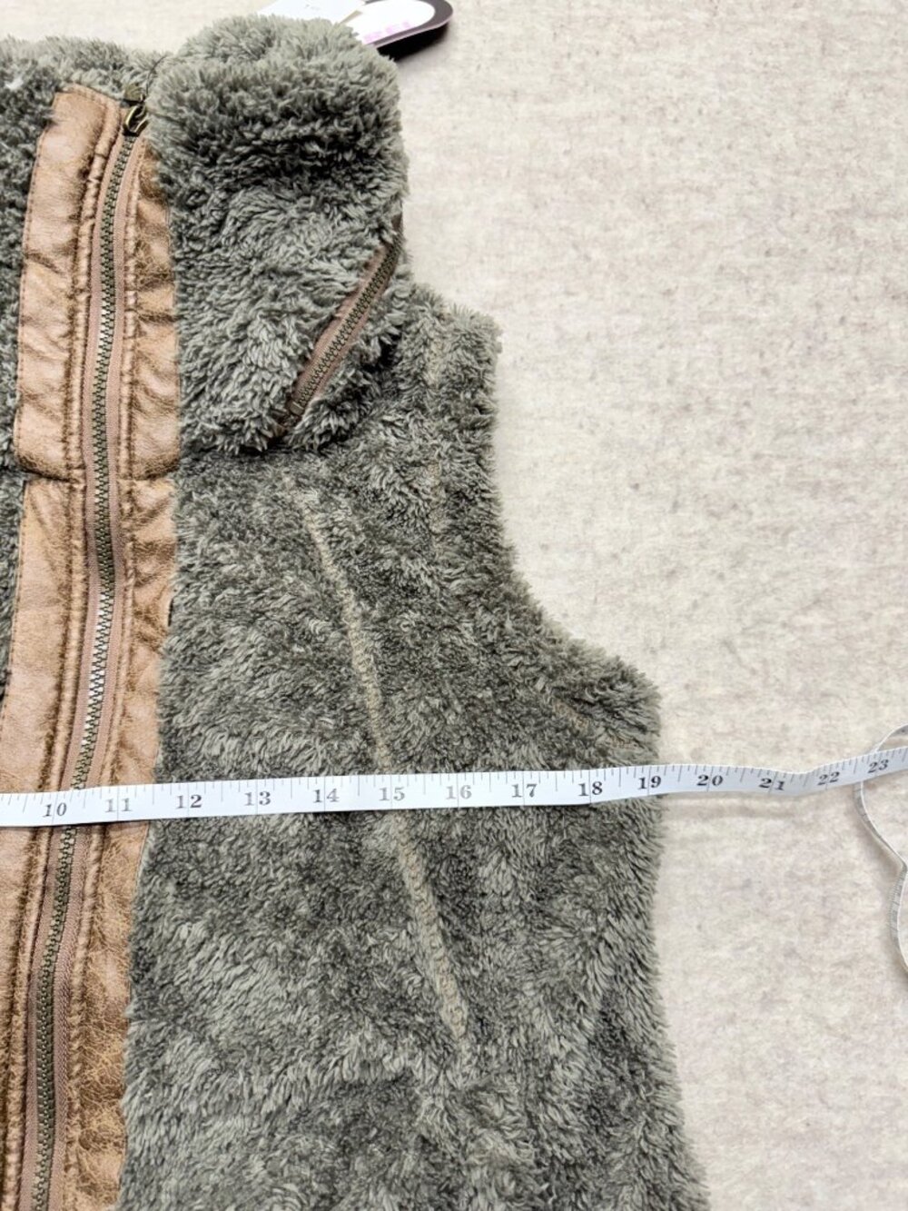 I5 Apparel Fluffy Fleece Mushroom Brown Sleeveless Vest Women's Size Large NWT - Picture 6 of 7